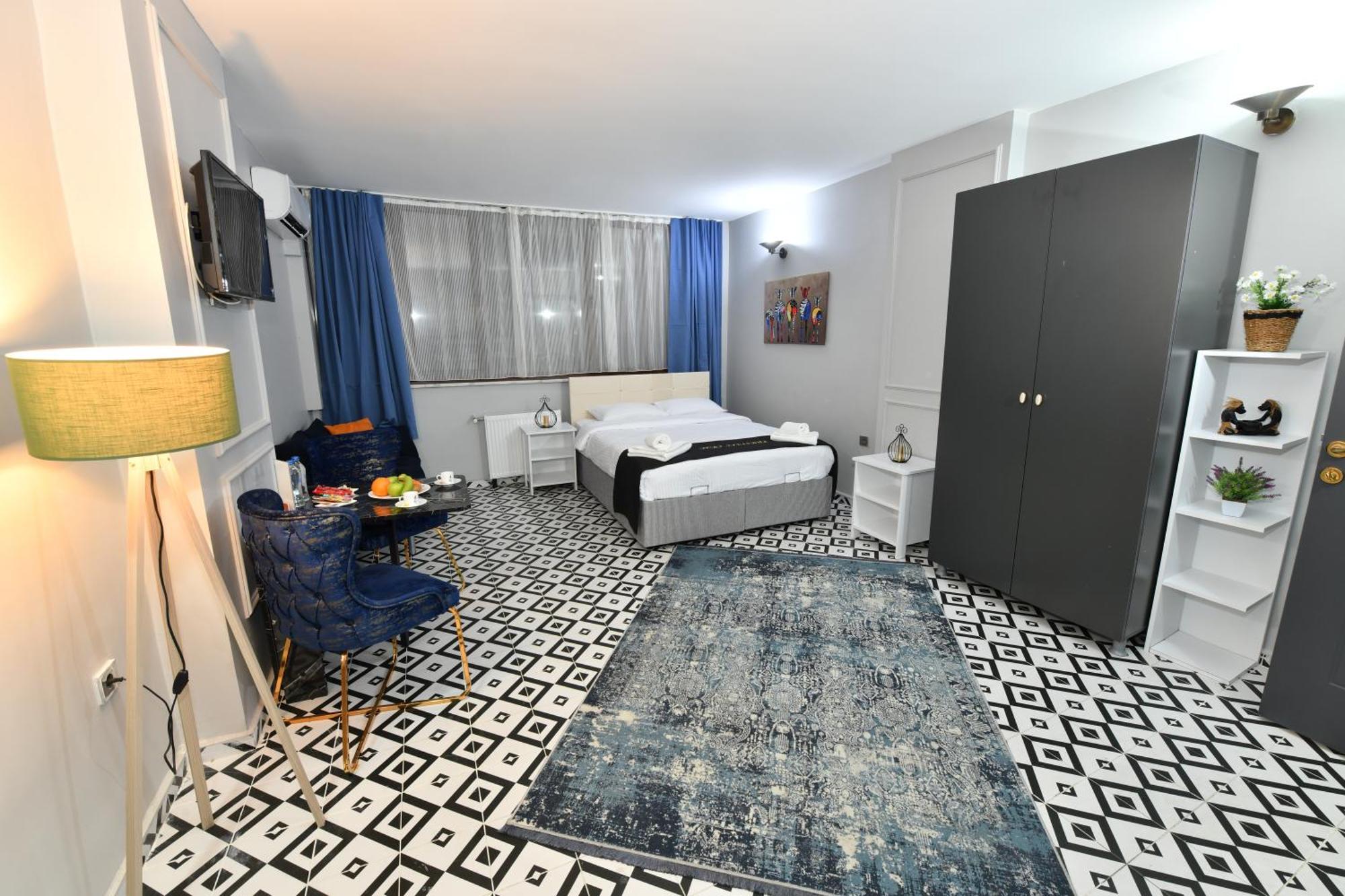 Port Hotel
